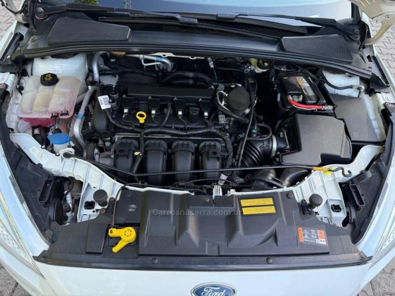 FORD - FOCUS - 2018/2019 - Branca - R$ 66.900,00