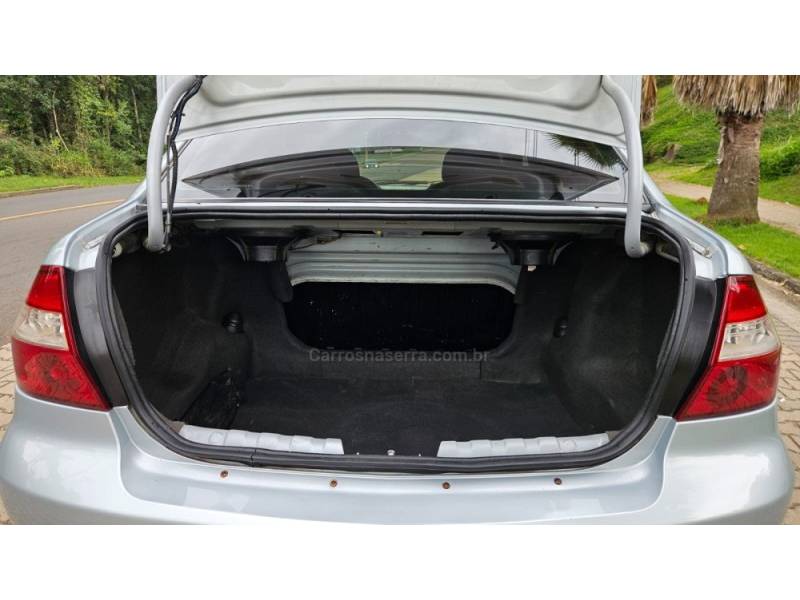 CHEVROLET - PRISMA - 2011/2012 - Prata - R$ 27.900,00