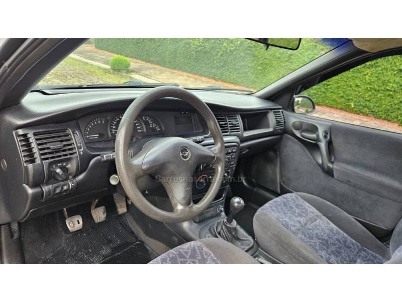 CHEVROLET - VECTRA - 1996/1997 - Verde - R$ 17.900,00