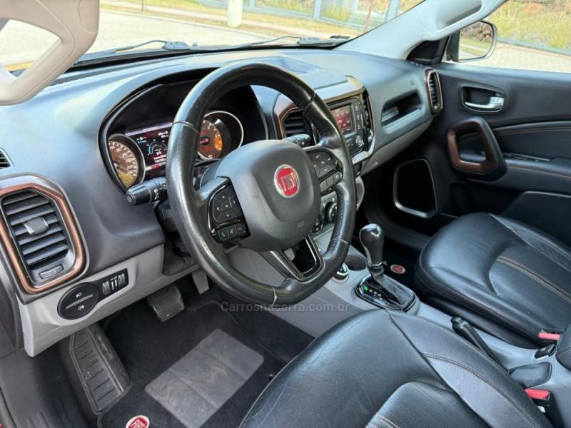 FIAT - TORO - 2016/2017 - Vermelha - R$ 97.900,00