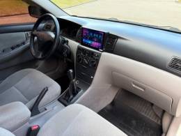 TOYOTA - COROLLA - 2005/2006 - Branca - R$ 38.900,00