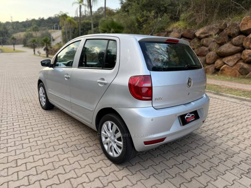 VOLKSWAGEN - FOX - 2010/2011 - Prata - R$ 25.900,00