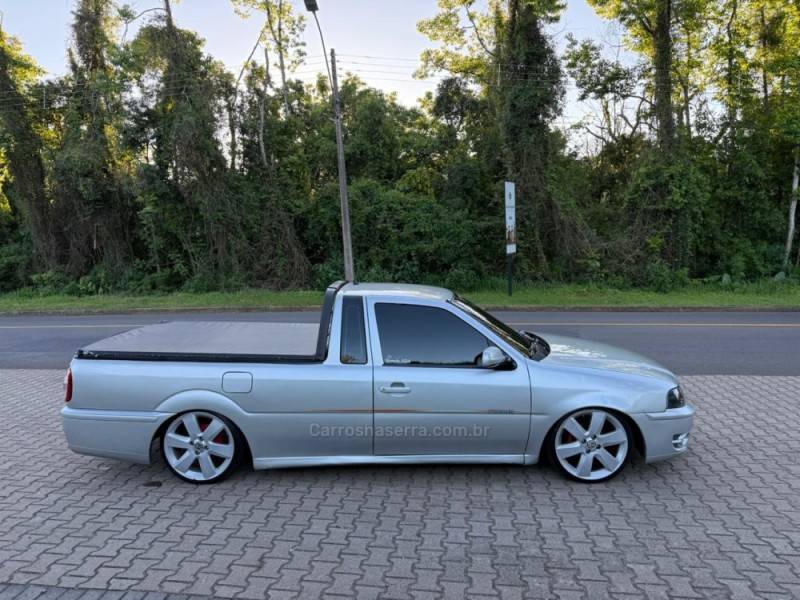 VOLKSWAGEN - SAVEIRO - 2000/2001 - Prata - R$ 35.000,00