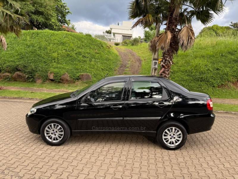 FIAT - SIENA - 2007/2008 - Preta - R$ 24.900,00