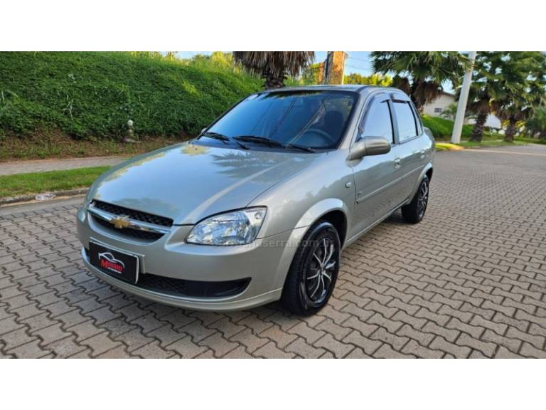 CHEVROLET - CLASSIC - 2010/2011 - Bege - R$ 25.900,00