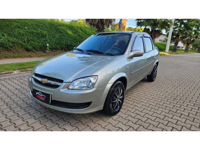 CHEVROLET - CLASSIC - 2010/2011 - Bege - R$ 25.900,00