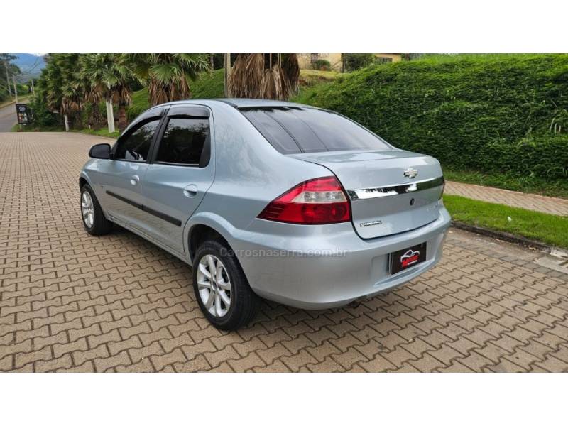 CHEVROLET - PRISMA - 2011/2012 - Prata - R$ 27.900,00