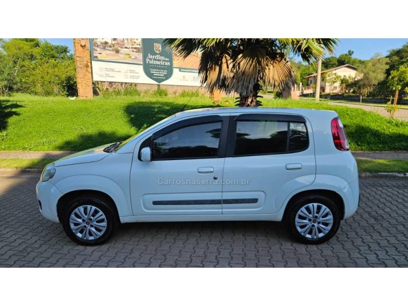 FIAT - UNO - 2010/2011 - Branca - R$ 24.900,00