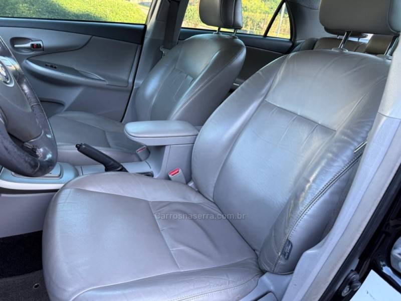 TOYOTA - COROLLA - 2010/2011 - Preta - R$ 50.900,00