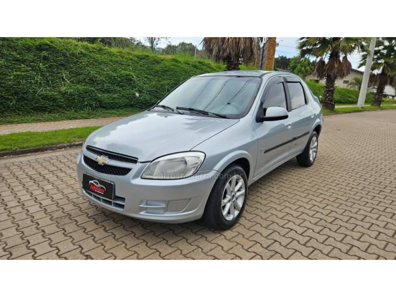 CHEVROLET - PRISMA - 2011/2012 - Prata - R$ 27.900,00