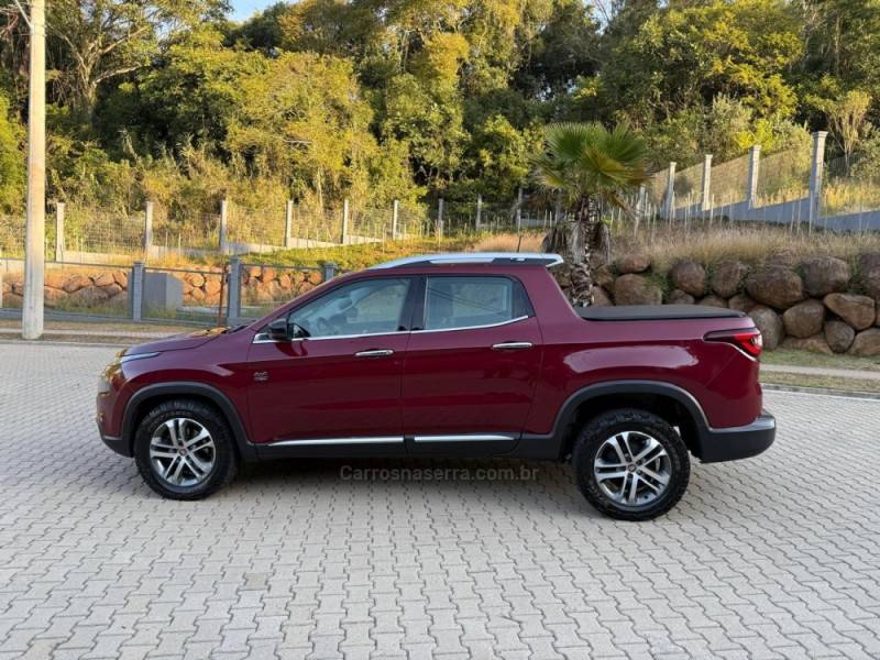 FIAT - TORO - 2016/2017 - Vermelha - R$ 97.900,00