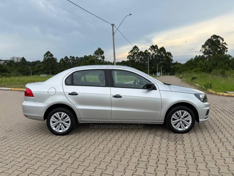 VOLKSWAGEN - VOYAGE - 2021/2022 - Prata - R$ 61.900,00