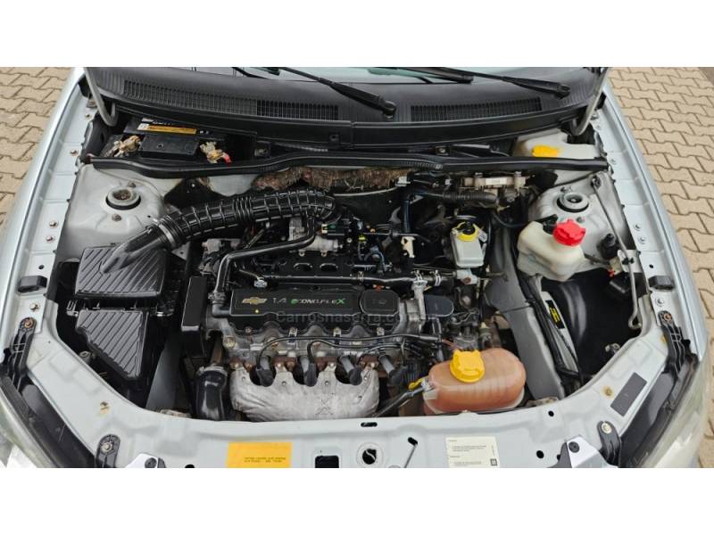 CHEVROLET - PRISMA - 2011/2012 - Prata - R$ 27.900,00