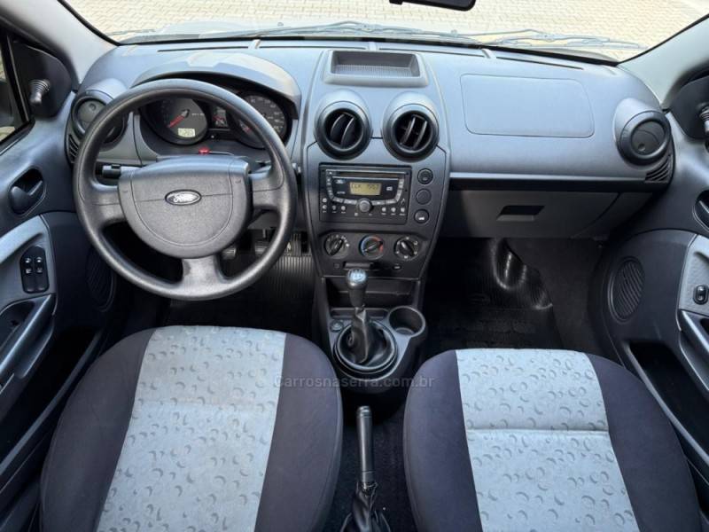 FORD - FIESTA - 2007/2008 - Prata - R$ 24.900,00