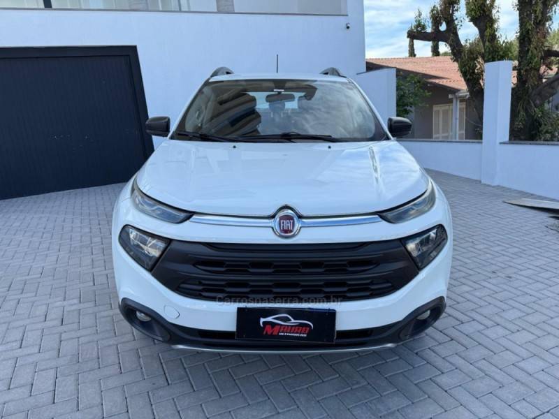 FIAT - TORO - 2016/2017 - Branca - R$ 85.900,00