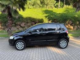 VOLKSWAGEN - FOX - 2009/2010 - Preta - R$ 27.900,00