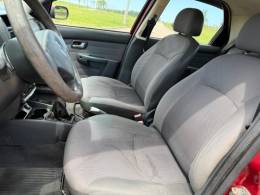 FIAT - PALIO - 2004/2005 - Vermelha - R$ 17.900,00