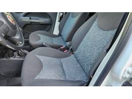 FIAT - UNO - 2010/2011 - Branca - R$ 24.900,00