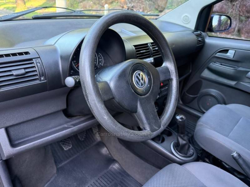 VOLKSWAGEN - FOX - 2009/2010 - Preta - R$ 27.900,00