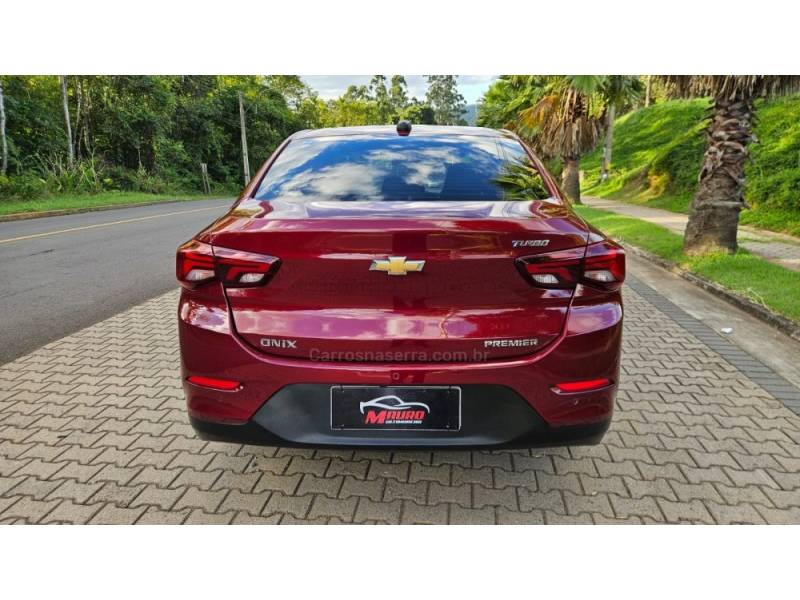 CHEVROLET - ONIX - 2022/2023 - Vermelha - R$ 90.900,00