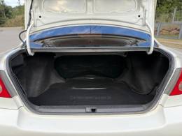 TOYOTA - COROLLA - 2005/2006 - Branca - R$ 38.900,00
