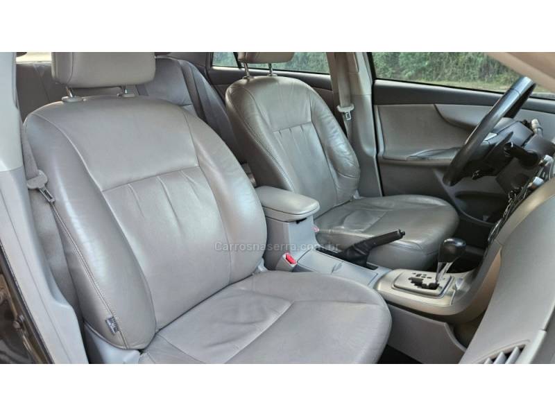 TOYOTA - COROLLA - 2010/2011 - Preta - R$ 50.000,00