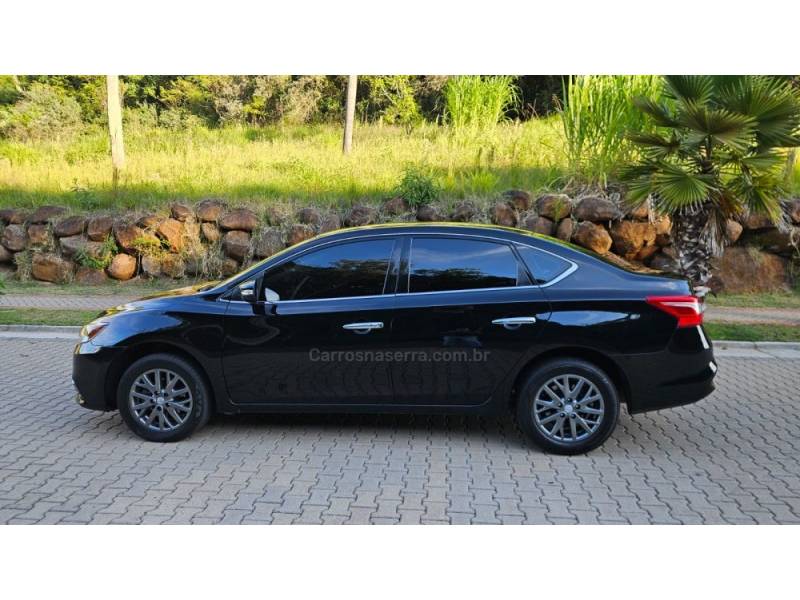 NISSAN - SENTRA - 2017/2018 - Preta - R$ 74.900,00