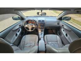 TOYOTA - COROLLA - 2010/2011 - Preta - R$ 50.000,00