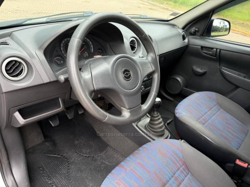 CHEVROLET - CELTA - 2010/2011 - Prata - R$ 29.900,00