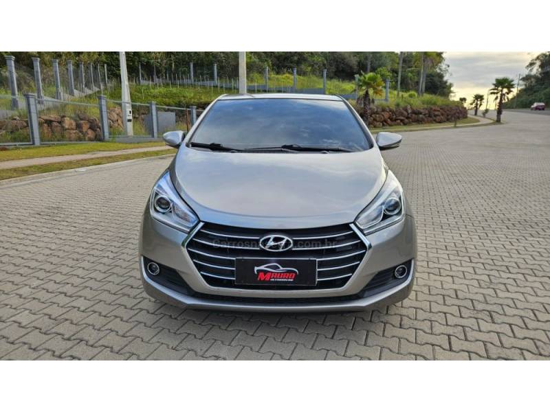 HYUNDAI - HB20S - 2016/2017 - Prata - R$ 69.900,00