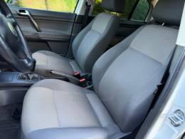 VOLKSWAGEN - POLO - 2006/2007 - Branca - R$ 32.900,00