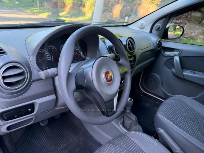 FIAT - PALIO - 2014/2015 - Branca - R$ 38.900,00