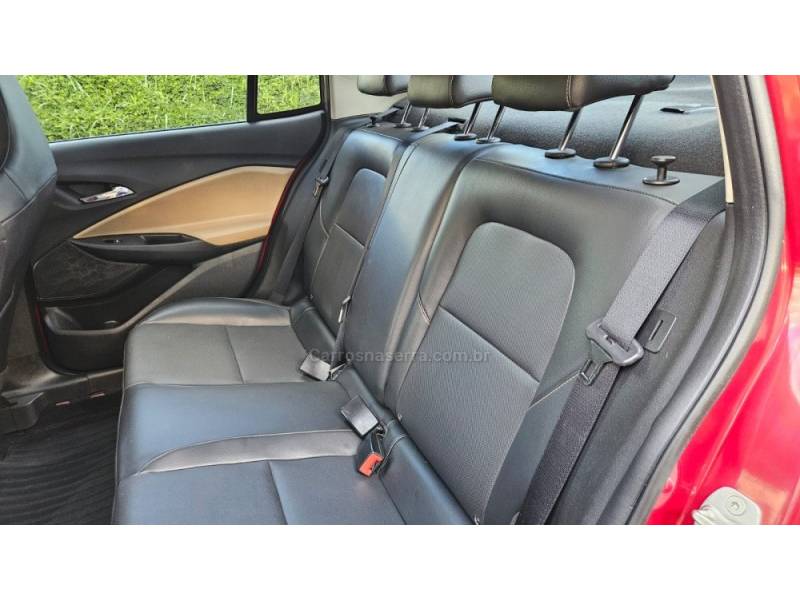 CHEVROLET - ONIX - 2022/2023 - Vermelha - R$ 90.900,00