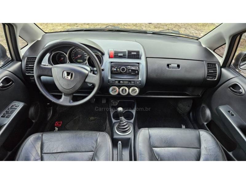 HONDA - FIT - 2007/2008 - Dourada - R$ 33.900,00