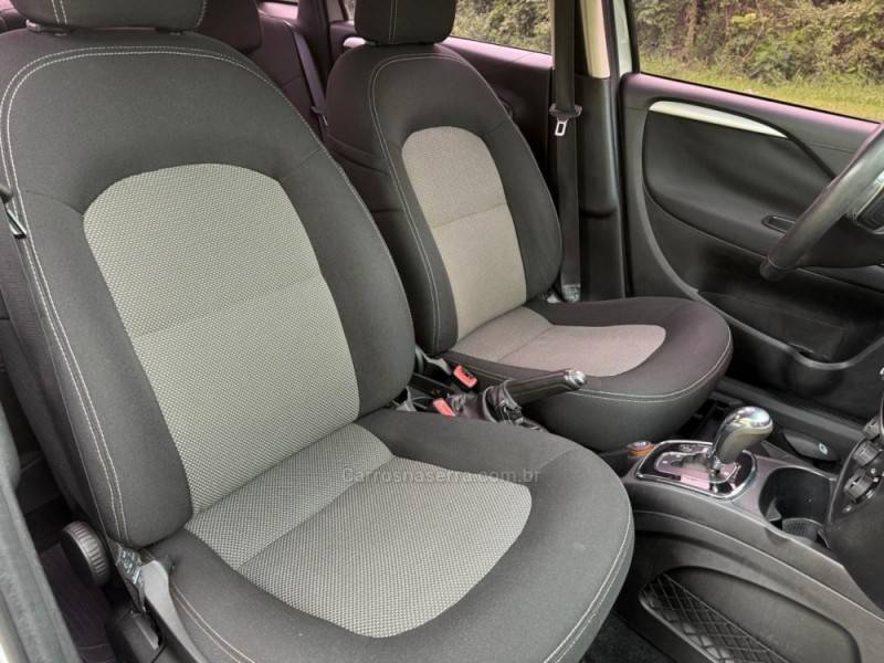 FIAT - LINEA - 2011/2012 - Prata - R$ 32.900,00