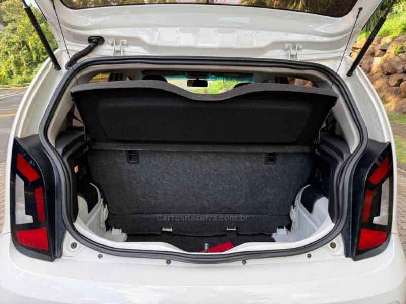 VOLKSWAGEN - UP - 2019/2019 - Branca - R$ 64.900,00