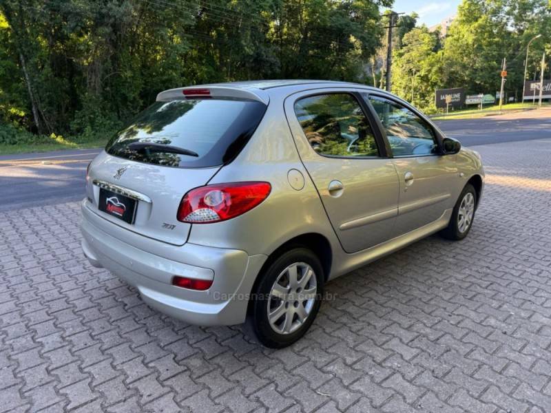 PEUGEOT - 207 - 2011/2012 - Prata - R$ 21.900,00