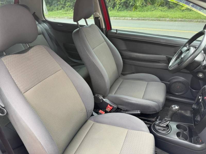 VOLKSWAGEN - FOX - 2007/2008 - Vermelha - R$ 23.900,00