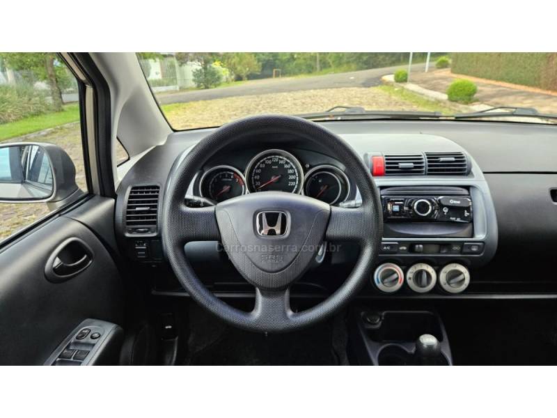 HONDA - FIT - 2007/2008 - Dourada - R$ 33.900,00