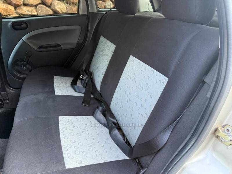 FORD - FIESTA - 2007/2008 - Prata - R$ 24.900,00