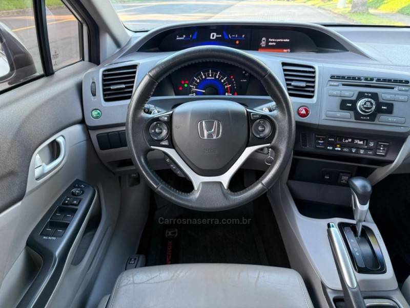 HONDA - CIVIC - 2014/2014 - Prata - R$ 73.900,00