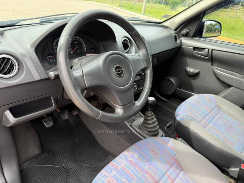 CHEVROLET - CELTA - 2010/2011 - Prata - R$ 28.900,00