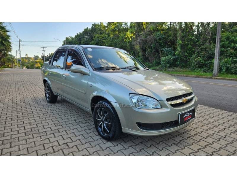 CHEVROLET - CLASSIC - 2010/2011 - Bege - R$ 25.900,00