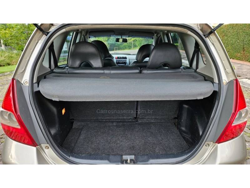 HONDA - FIT - 2007/2008 - Dourada - R$ 33.900,00