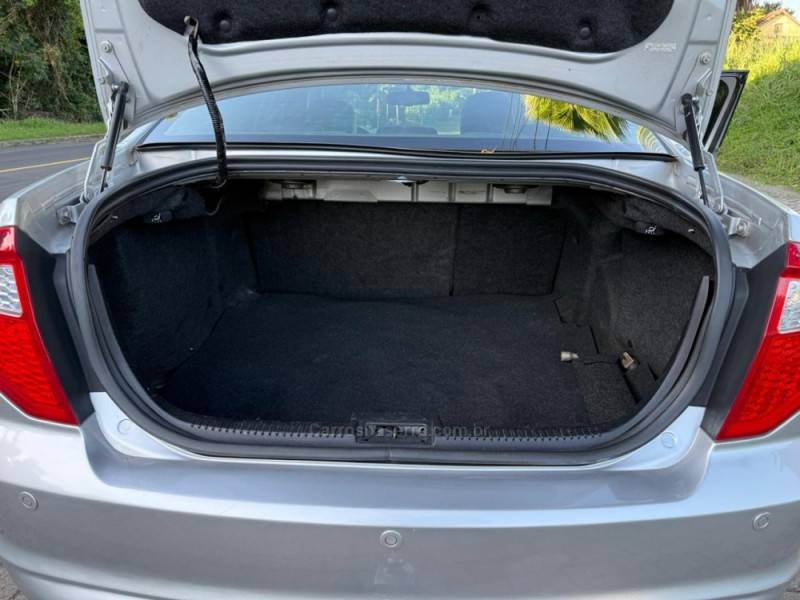 FORD - FUSION - 2010/2010 - Prata - R$ 43.900,00