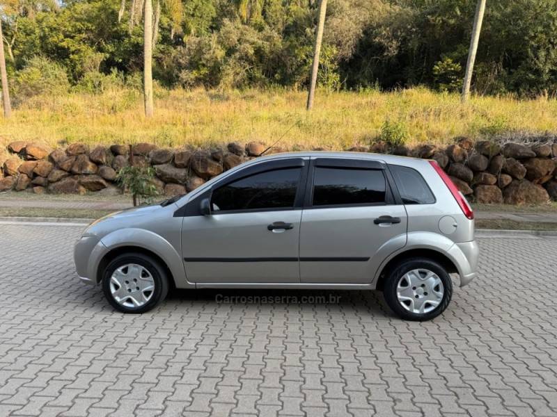 FORD - FIESTA - 2007/2008 - Prata - R$ 24.900,00