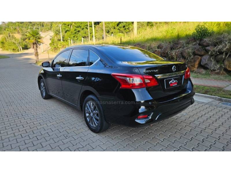 NISSAN - SENTRA - 2017/2018 - Preta - R$ 74.900,00