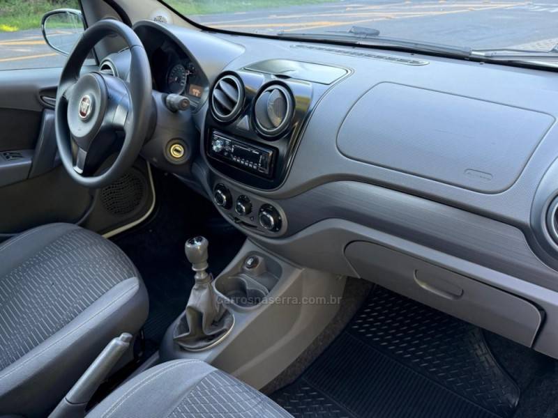 FIAT - PALIO - 2014/2015 - Branca - R$ 38.900,00