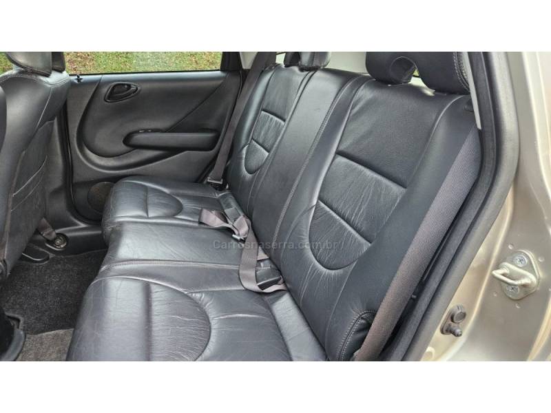 HONDA - FIT - 2007/2008 - Dourada - R$ 33.900,00