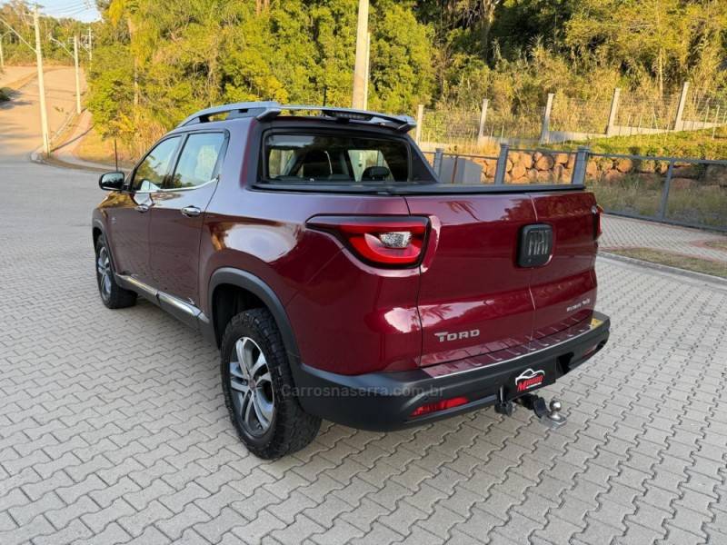 FIAT - TORO - 2016/2017 - Vermelha - R$ 97.900,00